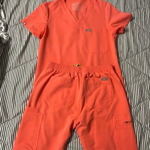 Figs Scrubs - Top XS and Bottoms Small (Petite) Skinny pant style - Coral color
